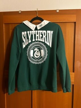 Warner Bros. Slytherin Green Sweatshirt with White Print and Collar